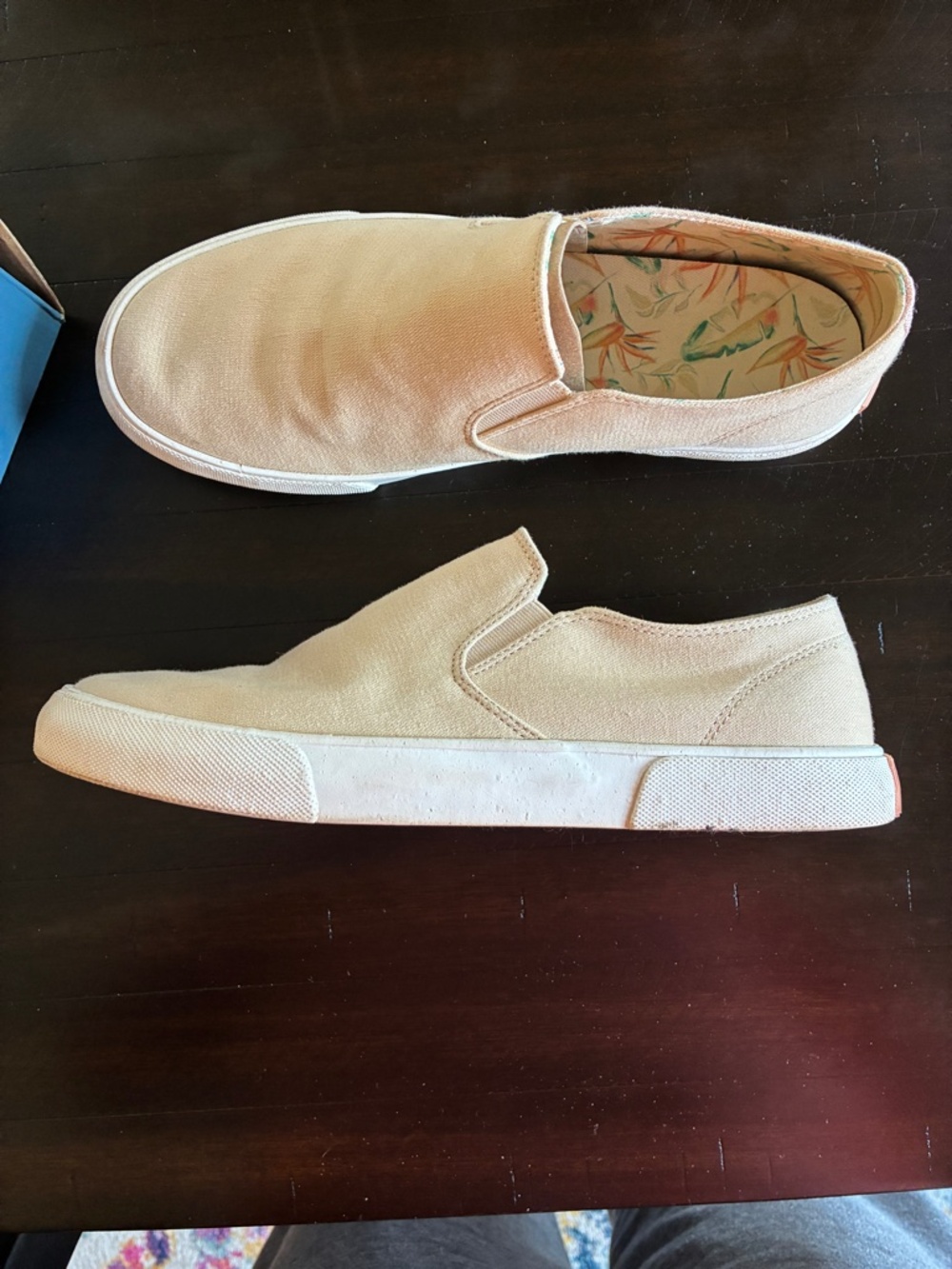 Women's Vionic Beach slip-ons size 9.5 - Picture 3 of 7